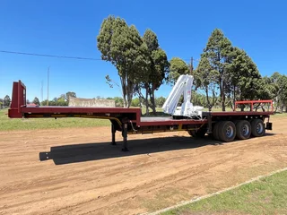 Afrit Tri Axle Semi Trailer With Crane