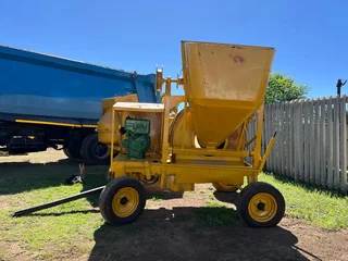 Self Loading Concrete Mixer