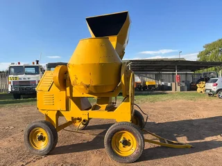 Self Loading Concrete Mixer