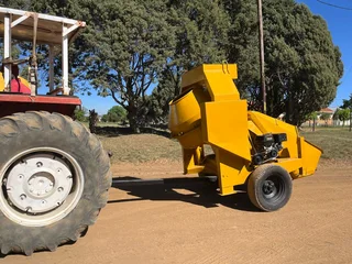 Self Loading Concrete Mixer