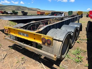 2004 Top Trailers Semi Tri Axle Skeletal Trailer