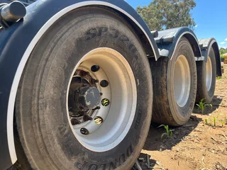 2004 Top Trailers Semi Tri Axle Skeletal Trailer