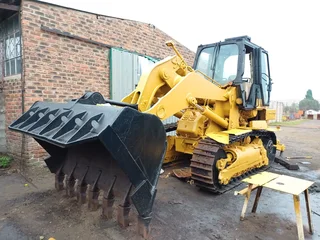 2001 Caterpillar Bulldozer with Loader Attachment