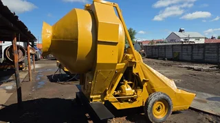 Winget 400r Self Loading Concrete Mixer