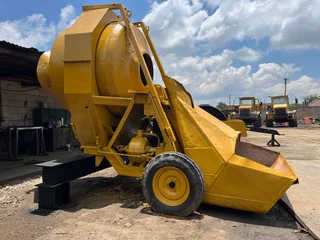 WINGET 400R Self Loading Concrete Mixer