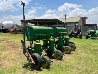John Deere 7000 4 Row Planter