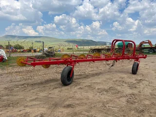 9 Tol Hooi Hark / 9 Wheel Hay Rake