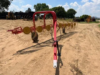 9 Tol Hooi Hark / 9 Wheel Hay Rake