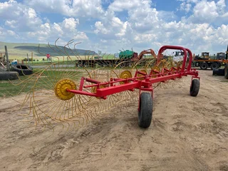 9 Tol Hooi Hark / 9 Wheel Hay Rake