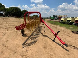 9 Tol Hooi Hark / 9 Wheel Hay Rake