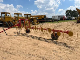 9 Tol Hooi Hark / 9 Wheel Hay Rake