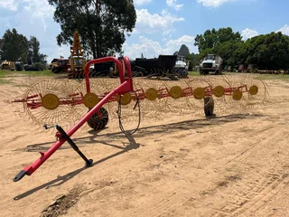 9 Tol Hooi Hark / 9 Wheel Hay Rake