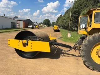 Smooth Drum Vibrating Roller