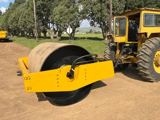 Smooth Drum Vibrating Roller