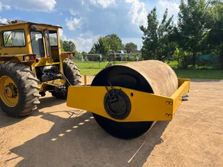 Smooth Drum Vibrating Roller