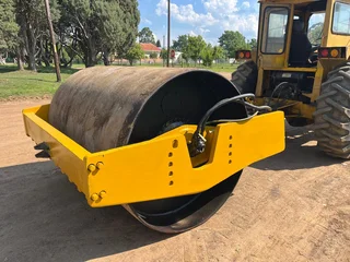 Smooth Drum Vibrating Roller