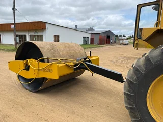 Smooth Drum Vibrating Roller