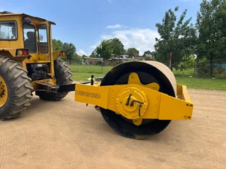 Smooth Drum Vibrating Roller