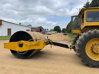 Smooth Drum Vibrating Roller