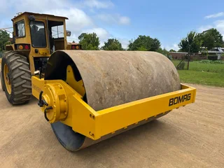 Smooth Drum Vibrating Roller