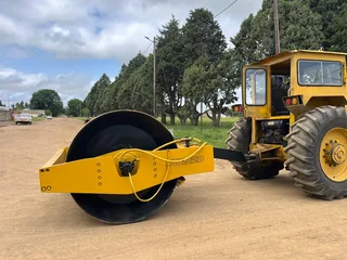 Smooth Drum Vibrating Roller