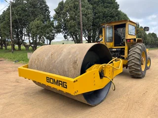 Smooth Drum Vibrating Roller