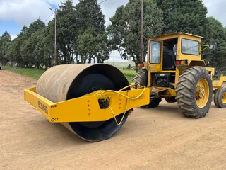 Smooth Drum Vibrating Roller