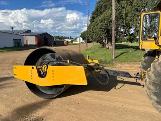 Smooth Drum Vibrating Roller