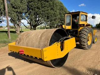 Smooth Drum Vibrating Roller