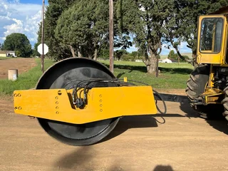 Smooth Drum Vibrating Roller