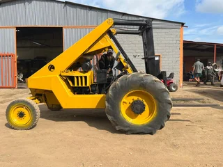 BOND Rough Terrain Forklift 3 Ton