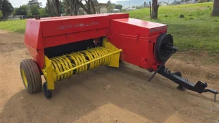 New Holland Hayliner 370 Baler