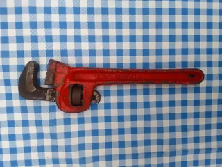 Pipe wrench for sale