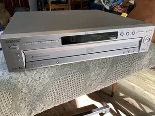 STUNNING SONY 5 DISC CD/DVD PLAYER