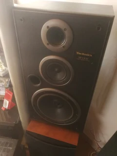 Powerful Technics Floor Standing Speakers