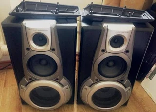 POWERFUL TECHNICS BOOKSHELF SPEAKERS