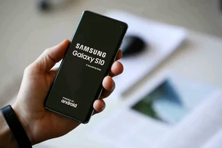 NEW SAMSUNG S10 IN THE BOX