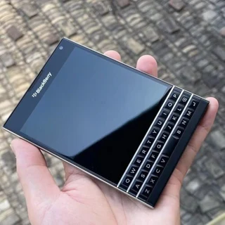STUNNING BLACKBERRY PASSPORT -COLLECTORS