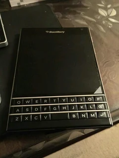 STUNNING BLACKBERRY PASSPORT -COLLECTORS