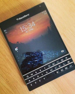STUNNING BLACKBERRY PASSPORT -COLLECTORS