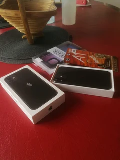APPLE IPHONE 11 64GB (AND 12)