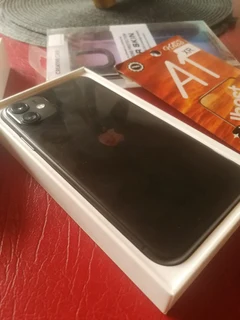 APPLE IPHONE 11 64GB (AND 12)