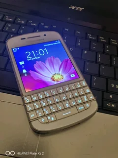 Limited Edition White Blackberry Q10