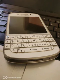 LIMITED EDITION WHITE BLACKBERRY Q10