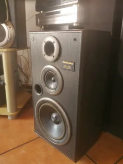 TECHNICS 3 WAY FLOOR STANDING LOUD SPEAKERS