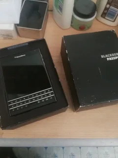 ORIGINAL BLACKBERRY PASSPORT 32GB / COLLECTORS/ IMMACULATE LIKE NEW