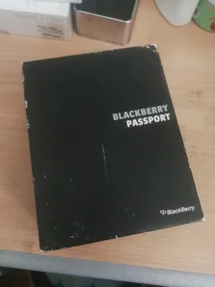 ORIGINAL BLACKBERRY PASSPORT 32GB / COLLECTORS/ IMMACULATE LIKE NEW