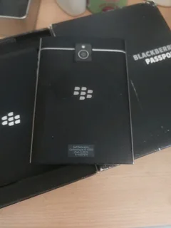 ORIGINAL BLACKBERRY PASSPORT 32GB / COLLECTORS/ IMMACULATE LIKE NEW