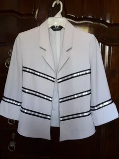 White 3/4 sleeve jacket
