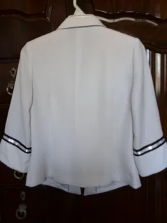 White 3/4 sleeve jacket